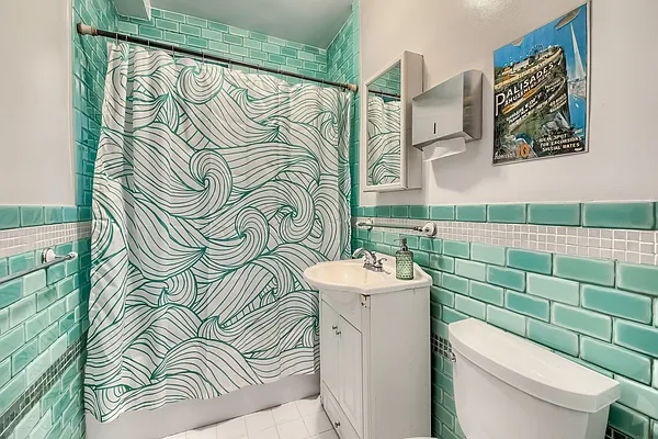 Sold by LARSEN REALTY LLC | media 36