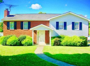 10 Lavista Dr, Indiana, PA 15701