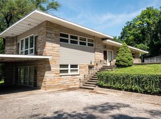 355 Hillview Dr, Wood River, IL 62095