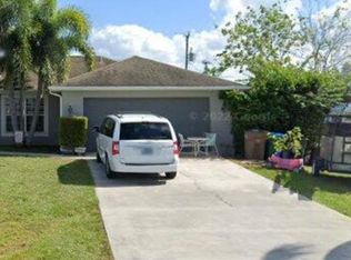 2205 NE 8th Pl, Cape Coral, FL 33909