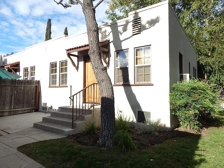 809 E Tujunga Ave — Photo 7
