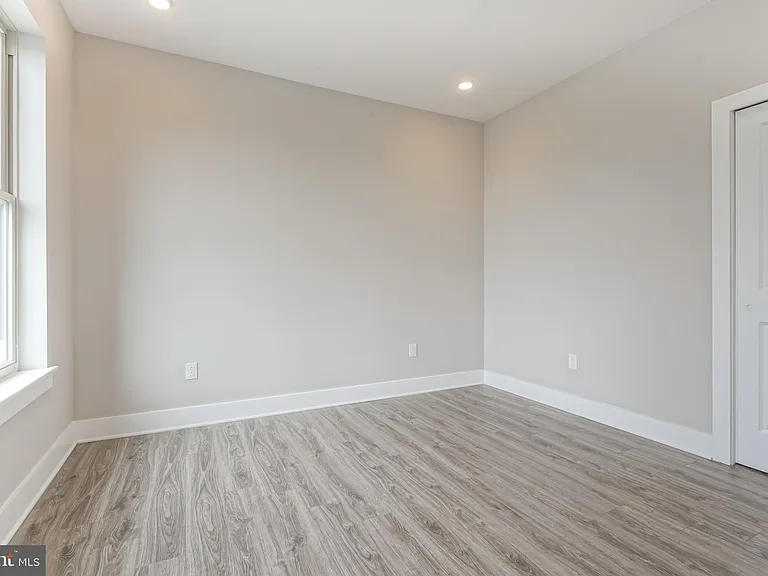 2162 E Norris St #402 — Photo 8