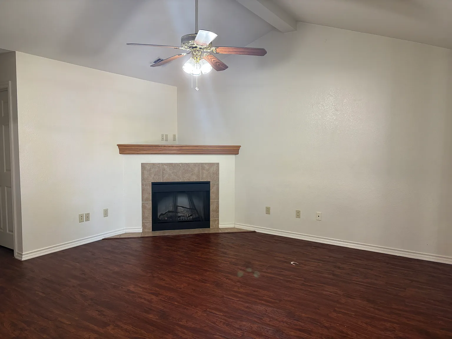 3 bed, 1338 sqft, $1,450 — Photo 2