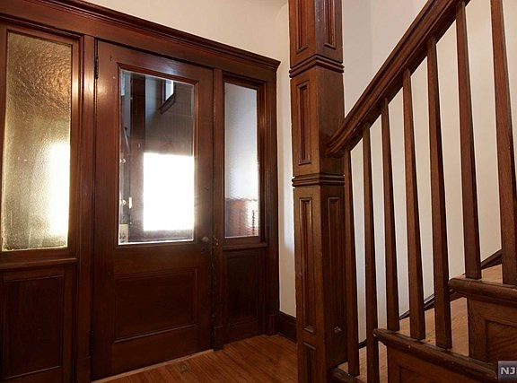 2nd image of 13 Oxford St Unit 2