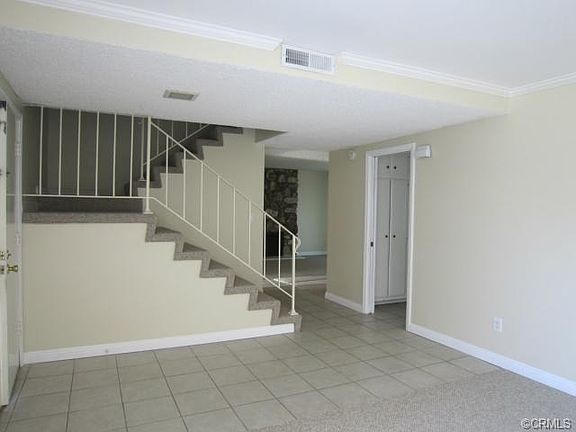 ENTRY WITH CERAMIC TILE