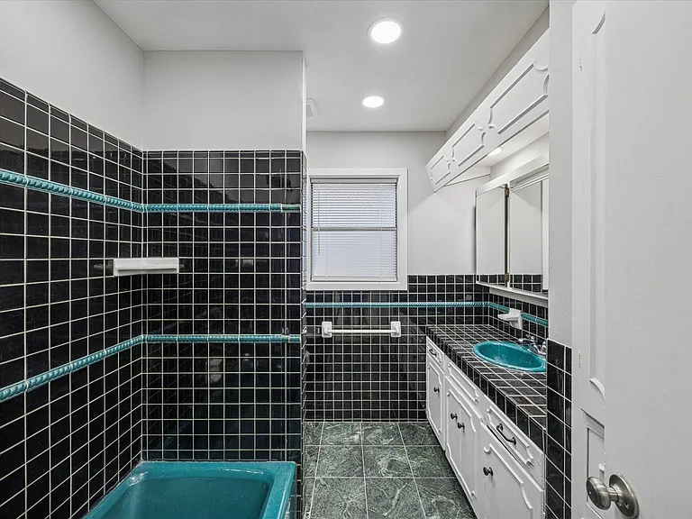 1703 Raintree St — Photo 14