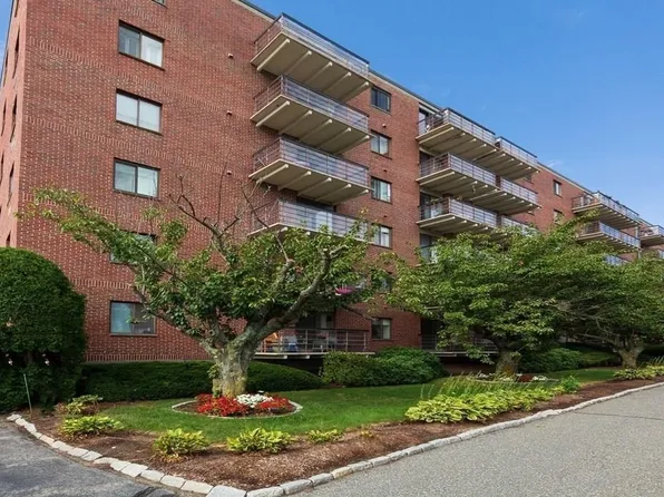 46 Cochituate Rd APT 408, Framingham, MA 01701