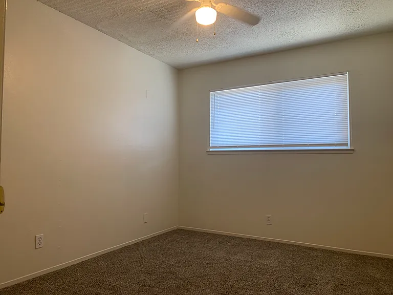 Quiet multi plex walking distance to downtown! For rent — Photo 29
