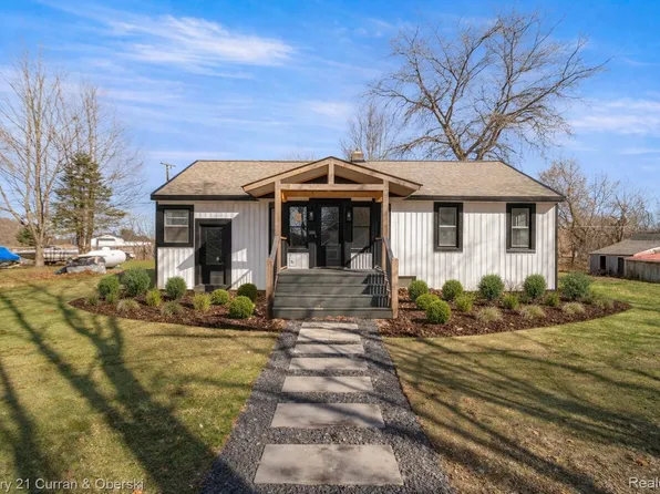 4296 Burgess Rd, Pinckney, MI 48169
