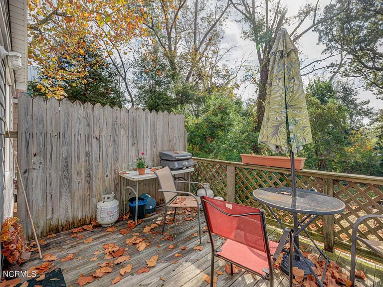 312 Queen St — Photo 21