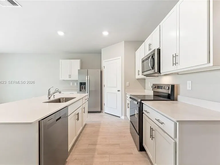 3021 N Lakewood Rd — Photo 4