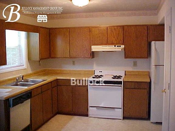 4th image of 2965 Spruce Cir