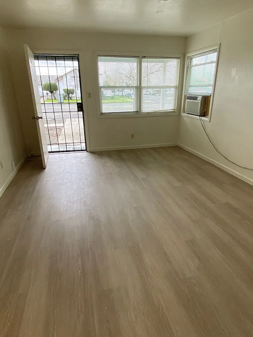 1bed/1bath Duplex within walking distance of Downtown Fairfield — Photo 3