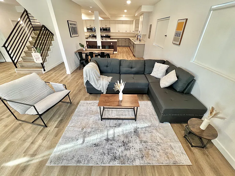 1587 West 35th Street — Photo 2