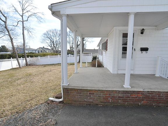 4th image of 51 Woodlawn Dr