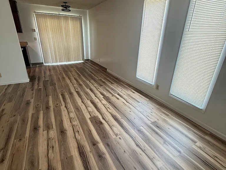 6816 W Par Ln #4 — Photo 5