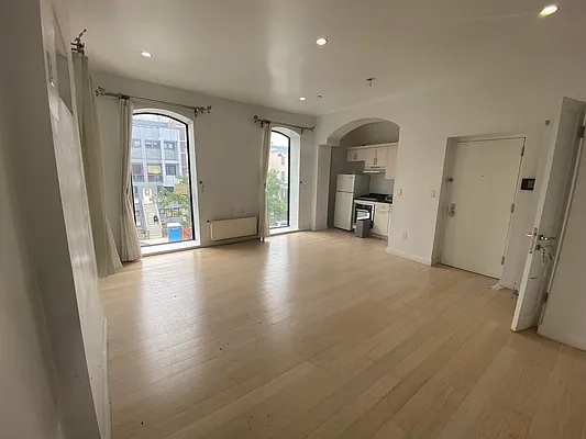 Rented by Batra Group Inc | media 17