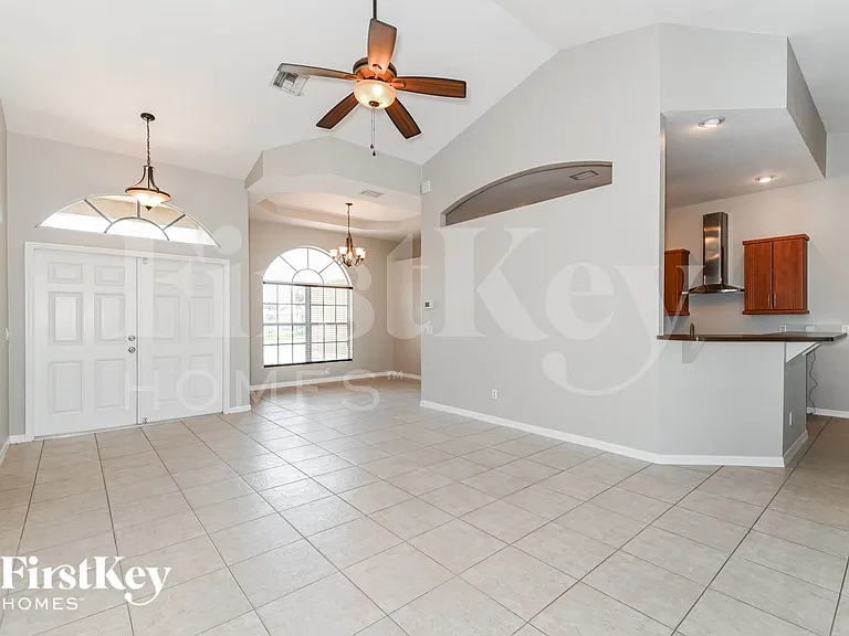 1138 Nelson Rd N — Photo 4