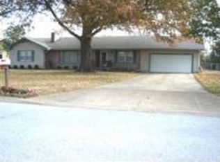 319 Crestview Dr, Parsons, KS 67357