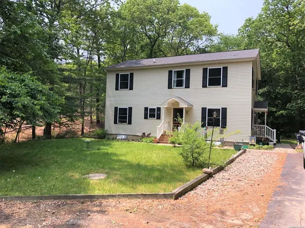 82 Gray Avenue, Medford, NY 11763
