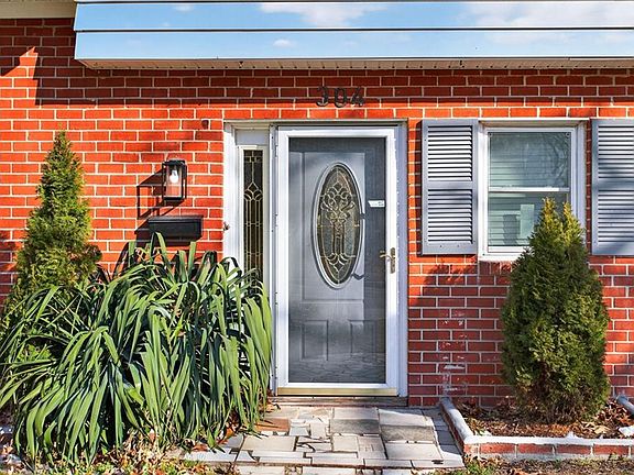 4th image of 304 Woodland Rd