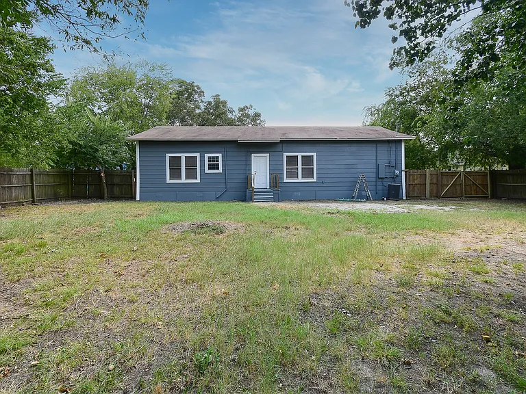 418 FM 513 S — Photo 38