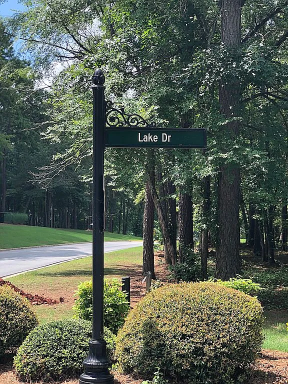 1080 Lake Dr photo 1