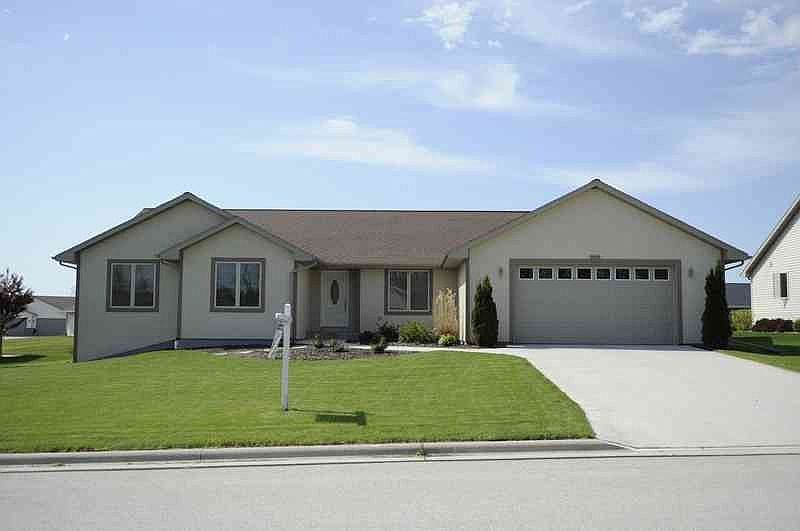 1st image of 819 Eisenhower Ct