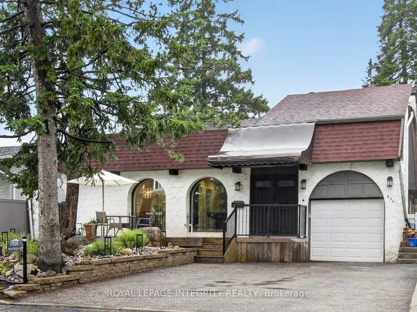 954 Watson St, Ottawa, ON K2B 6C2