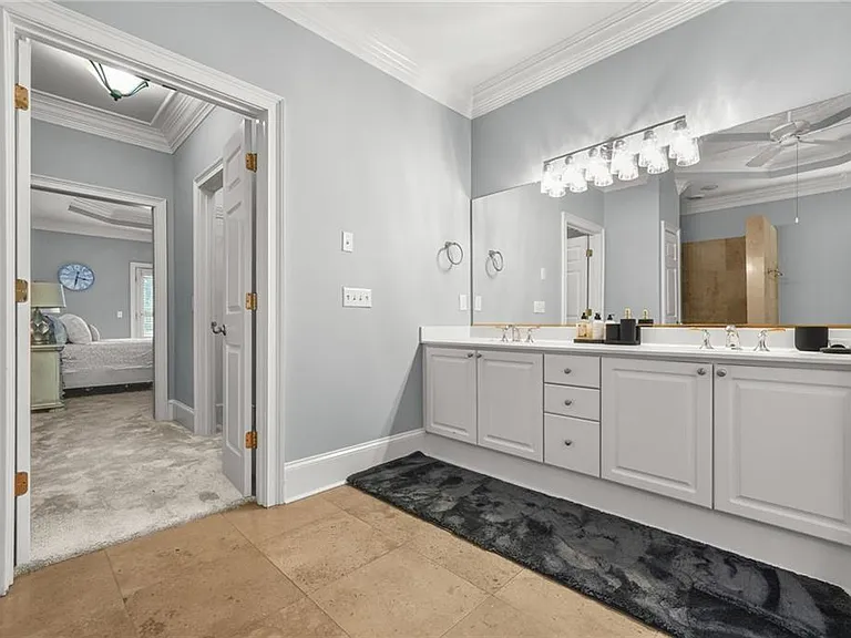 9800 Foxworth Dr — Photo 24