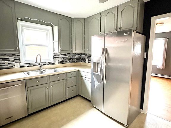 5th image of 205 Parkway St