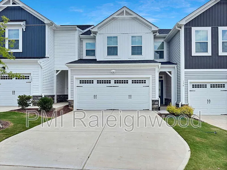 136 Kobus Ct — Photo 1