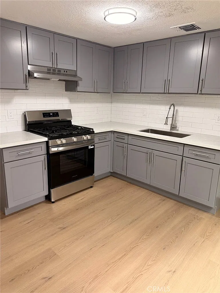 2 bed, 850 sqft, $1,900 — Photo 3