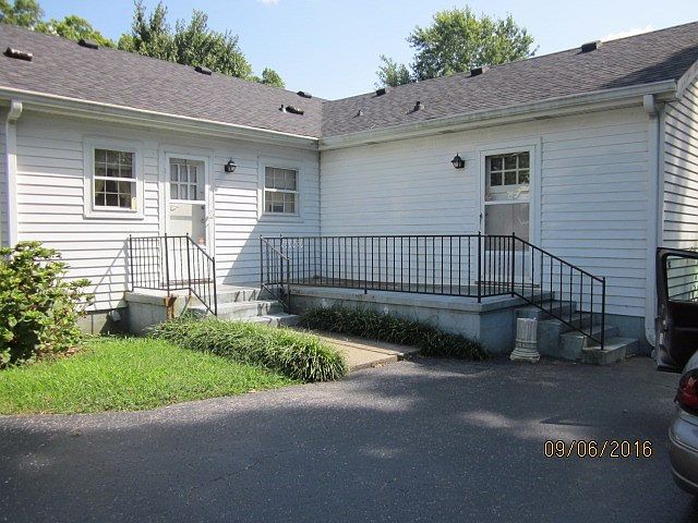 2nd image of 2703 S Virginia St