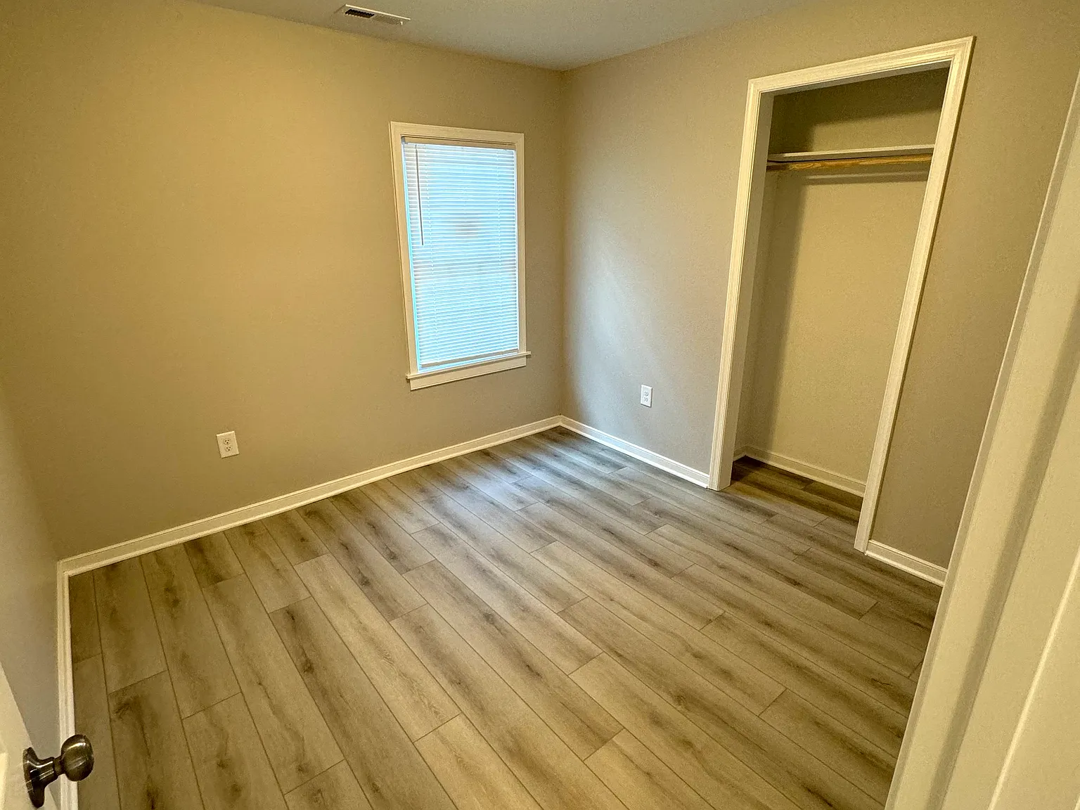 4 bed, 1200 sqft, $2,175 — Photo 3