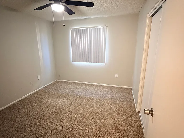 The Addison Apartment — Photo 31
