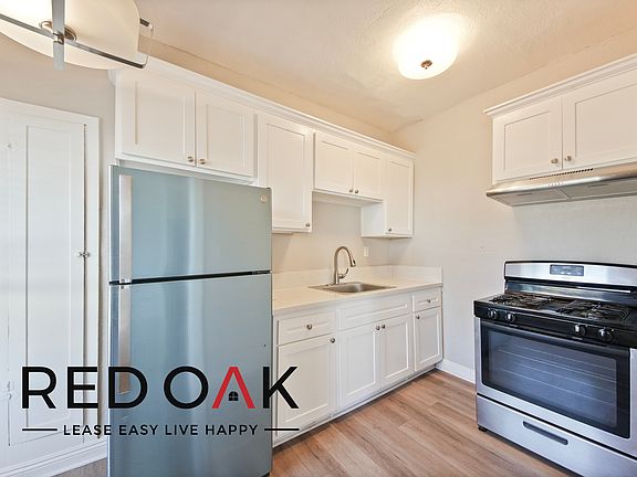 2nd image of 520 1/2 S Mariposa Ave #204