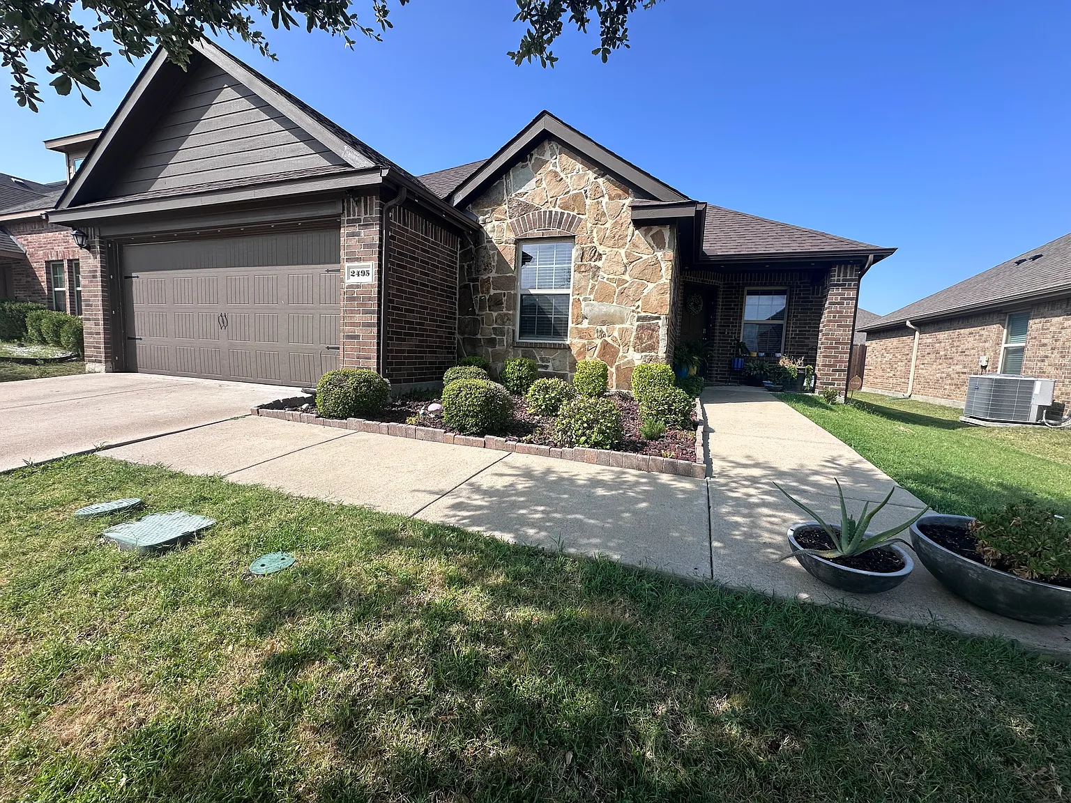 4 bed, 1834 sqft, $2,300 — Photo 1
