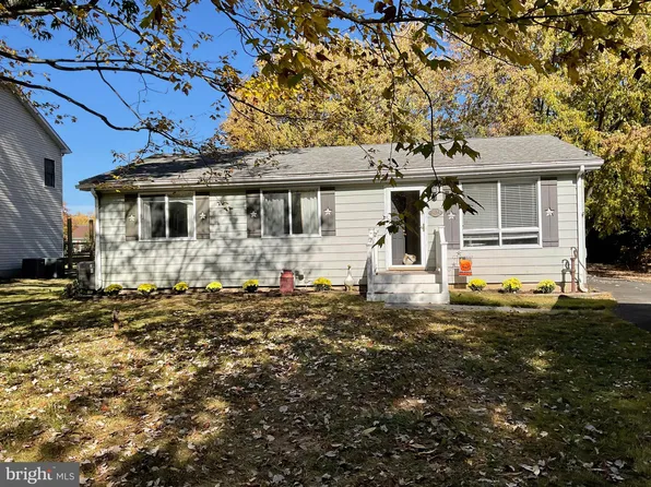 1823 Chester Dr, Chester, MD 21619