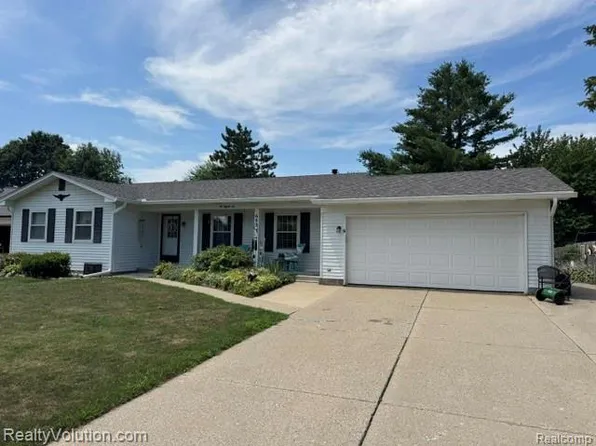682 Metcalf Dr, Imlay City, MI 48444