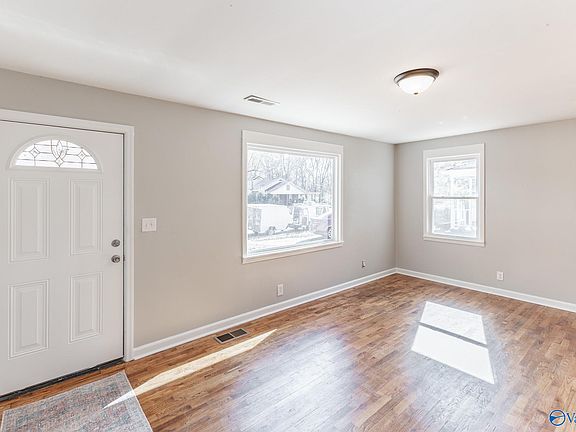 4th image of 401 12th Ave SW