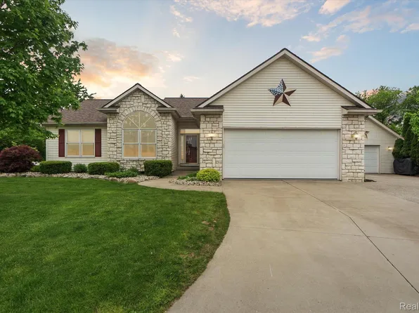 4197 Silver Maple Ln, Swartz Creek, MI 48473