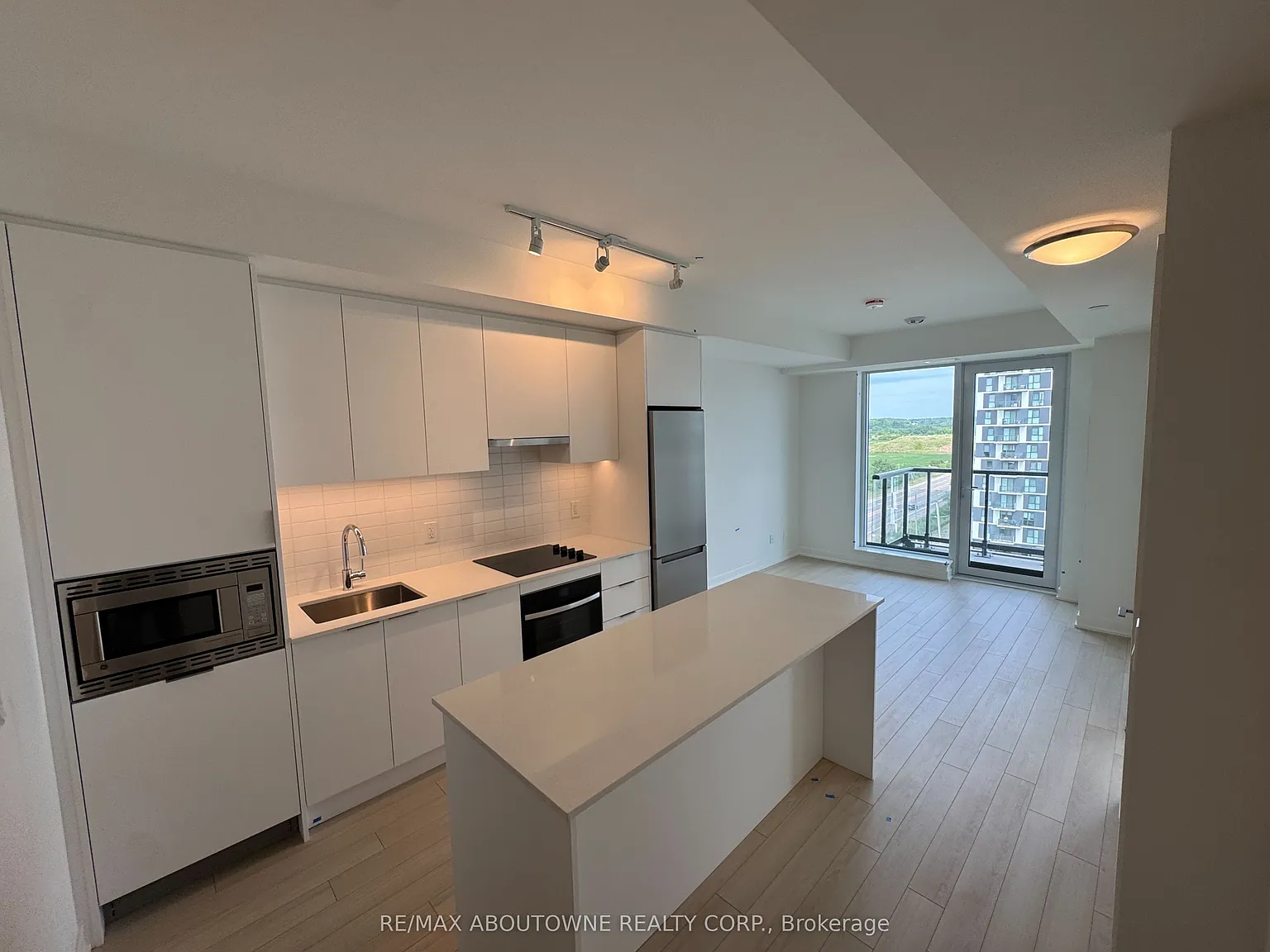 1 bed, $2,100 — Photo 2