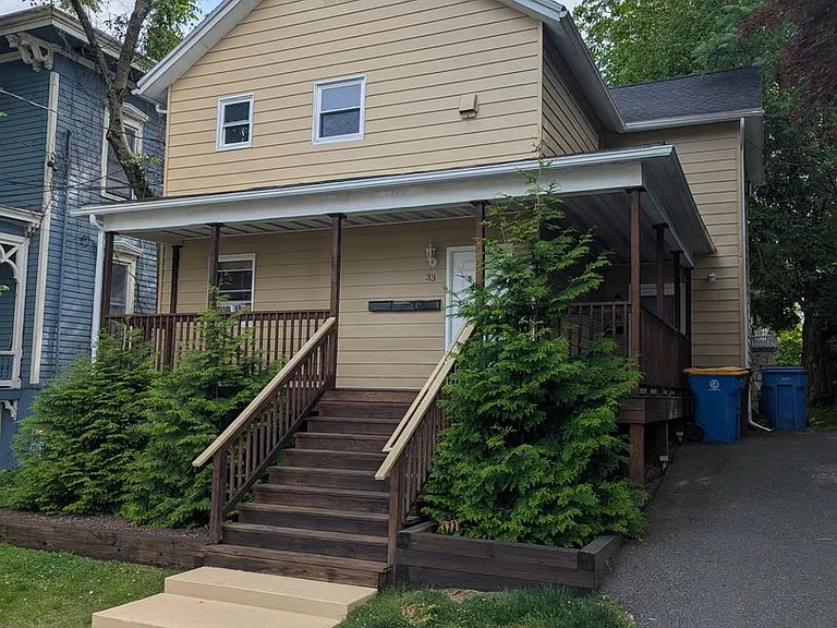 33-35 Abruyn St — Photo 1