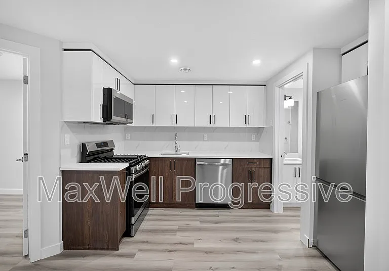 10821 112th St NW #1 — Photo 32