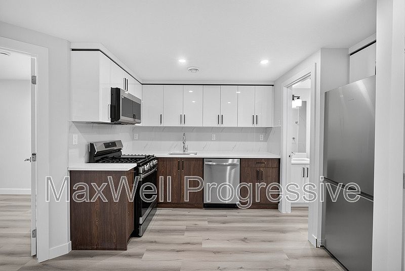 1st image of 10821 112th St NW #1