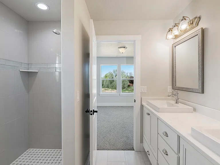 1724 W Iowa Ave — Photo 12