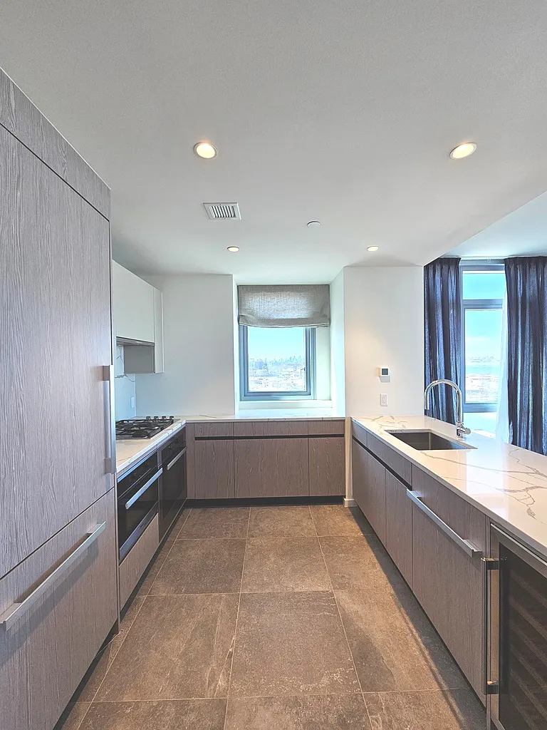 2 bed, 1100 sqft, $5,300 — Photo 3