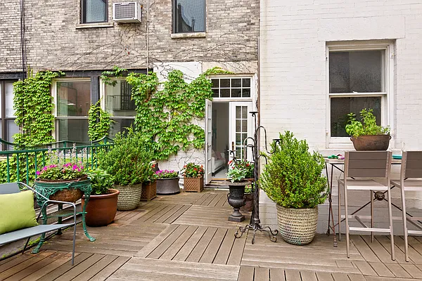 Sold by Compass | media 2