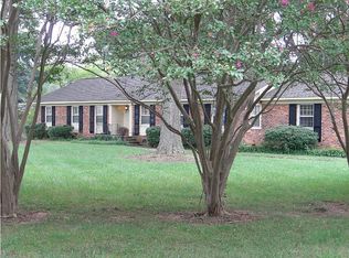 3252 Foxcroft Rd, Charlotte, NC 28211